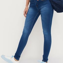 max Women Mildly Distressed Light Fade Jeans-image-32