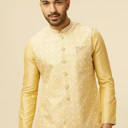 Manyavar Men Regular Kurta and Pyjamas with Jacket image 5