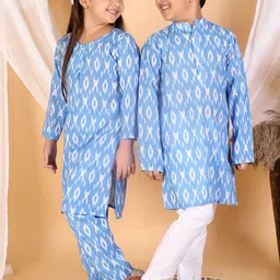 VASTRAMAY Girls Blue Ikat Printed Linen Kurta And Pant Set-image-67