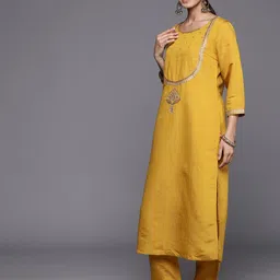 Varanga Ethnic Motifs Embroidered Regular Thread Work Kurta with Trousers & With Dupatta image 5