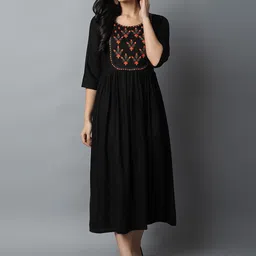 ANUTTARA FASHIONS Floral Yoke Design Thread Work A-Line Kurta-picture-9