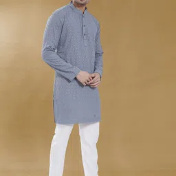 DIVISIVE Men Embroidered Thread Work Kurta-image-44