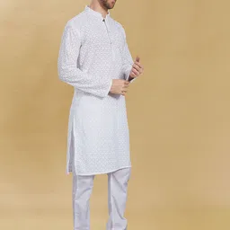 DIVISIVE Geometric Embroidered Mandarin Collar Slim Fit Straight Kurta-image-90