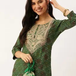 SHOWOFF Women Green Bandhani Printed Thread Work Kurta-image-8
