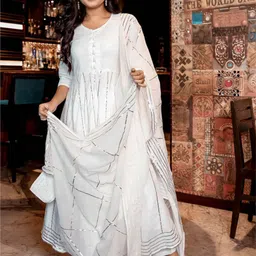 Lavanya The Label Women White Solid Kurta with Trousers & Dupatta-image-57