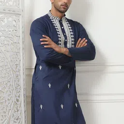 Jompers Floral Embroidered Sequinned Mandarin Collar Cotton Silk Straight Kurta-picture-16