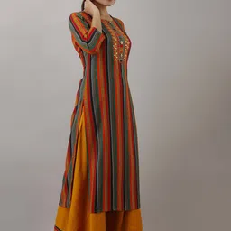 Spera Geometric Printed Thread Work Kurta with Palazzos image 4