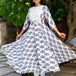 Ambraee Women White Floral Printed Angrakha Gotta Patti Kurta with Trousers & With Dupatta-14