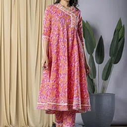 Jaitpuriya Women Floral Embroidered Regular Gotta Patti Pure Cotton Kurta with Trousers-picture-46