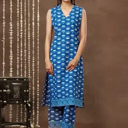 mokshi Blue & White Floral Printed Straight Kurta With Palazzo-image-92
