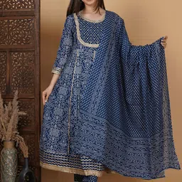 MEERA FAB Floral Printed Regular Pure Cotton Kurta with Palazzos & With Dupatta-38