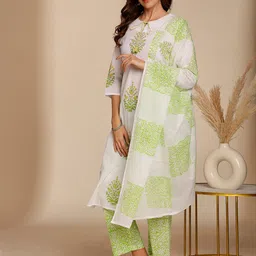 Anouk Floral Printed Pure Cotton Kurta & Trousers With Dupatta-picture-32