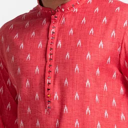 SARVAMOHAN Men Red Mirror Work Kurta with Trouser image 3
