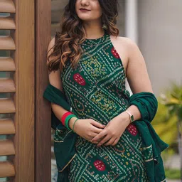 Thread & Button Women Green Bandhani Printed Silk Chiffon Kurta with Palazzos & With Dupatta image 5
