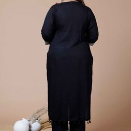 MIRAVAN Plus Size Embroidered Mirror Work Tie-Up Kurta with Trousers & Dupatta image 3