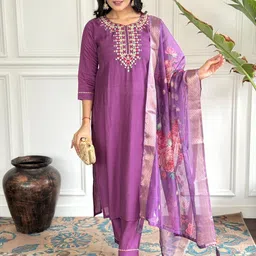 Anouk Purple Floral Embroidered Thread Work Chanderi Silk Kurta With Trousers & Dupatta-image-33