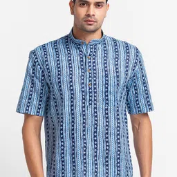 SARVAMOHAN Men Blue Geometric Printed Indie Prints Kurta-image-7