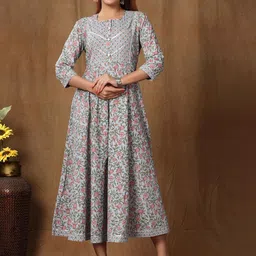 MIRAVAN Women Blue & Peach-Coloured Floral Printed Anarkali Ethnic Dress-image-62