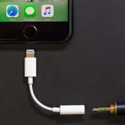 IMMUTABLE White Lightning Headphone Jack Adapter Connector Music Control J59 Phone Converter-6