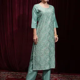 Vishudh Women Embroidered Regular Thread Work Kurta with Trousers & With Dupatta image 4