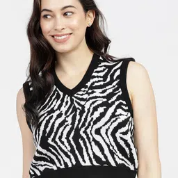 Tokyo Talkies Women Black & White Printed Crop Pullover-image-94