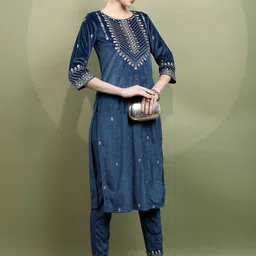Vishudh Ethnic Motifs Embroidered Thread Work Kurta with Trousers & Dupatta image 3