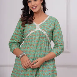 Sarai Women Floral Printed Empire Cotton Top-image-62