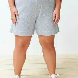 Trendyol Women Plus Size Mid-Rise Cotton Regular Shorts-image-20