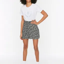 Trendyol Women Black & White Floral Printed Shorts-picture-45