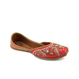 DESI COLOUR Women Red & Gold Embellished Leather Ethnic Mojaris Flats-image-98
