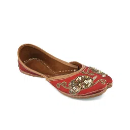 DESI COLOUR Women Embellished Ethnic Mojaris Flats-image-82