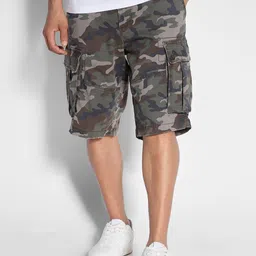 AMERICAN EAGLE OUTFITTERS Men Camouflage Printed Mid-Rise Cargo Shorts-40