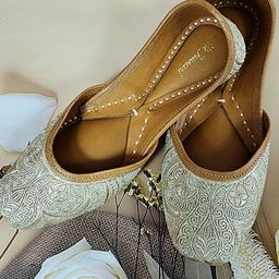Fulkari Embellished Round Toe Leather Mojaris-image-60