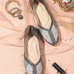 Try Me Women Printed Ethnic Mojaris Flats-19
