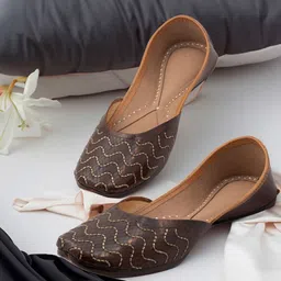 KORAKARI Women Ethnic Mojaris Flats with Ethnic - Embellished-image-66