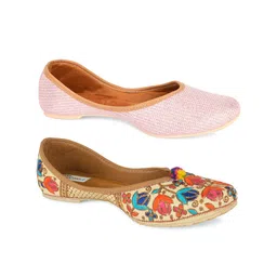 DESI COLOUR Pack Of 2 Women Textured Ethnic Mojaris Flats-image-64