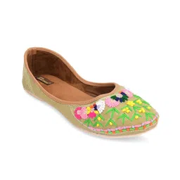 DESI COLOUR Women Embellished Ethnic Mojaris with Embroidered Flats-image-26