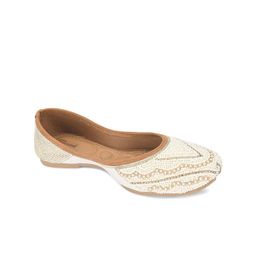 DESI COLOUR Women White Ethnic Mojaris Flats-image-99