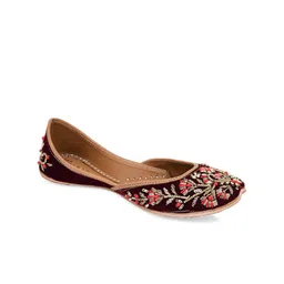 DESI COLOUR Women Maroon Embellished Ethnic Mojaris Flats-image-15