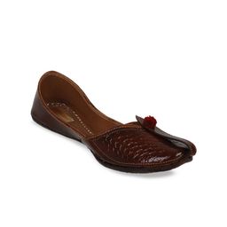 Ta Chic Women Textured Leather Ethnic Mojaris-image-80