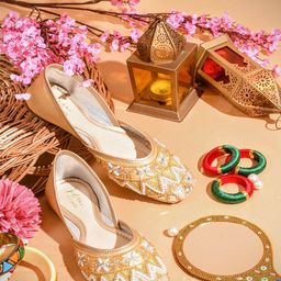 JM Looks Women Embellished Ethnic Mojaris Flats-39