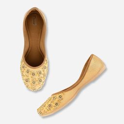 DESI COLOUR Women Embellished Ethnic Mojaris-image-28