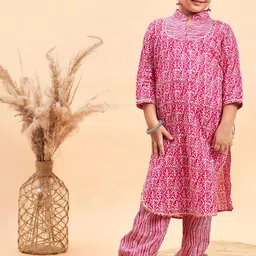 Stylo Bug Girls Ethnic Motifs Printed Regular Pure Cotton Kurta With Trousers-image-15