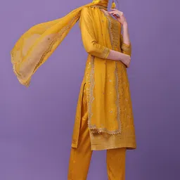 Seerat Jacquard Kurti With Scaloping Dupatta And Trouser image 4