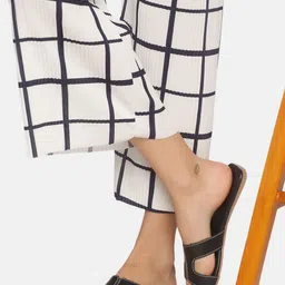 Monrow Women Black Embellished Open Toe Flats-53