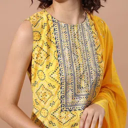 KETCH Bandhani Printed Regular Kurta with Palazzos & Dupatta image 2