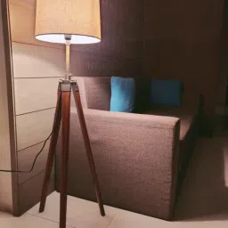 breebell Tripod Floor lamp image 3