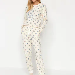 Trendyol Conversational Printed Pure Cotton Night Suit-image-15