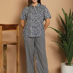 Kanvin Navy Blue Floral Printed Cotton Night suit-picture-17