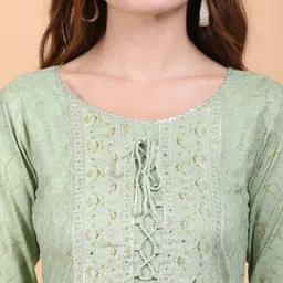 TOULIN Floral Printed Gotta Patti Kurta with Trousers & Dupatta image 2